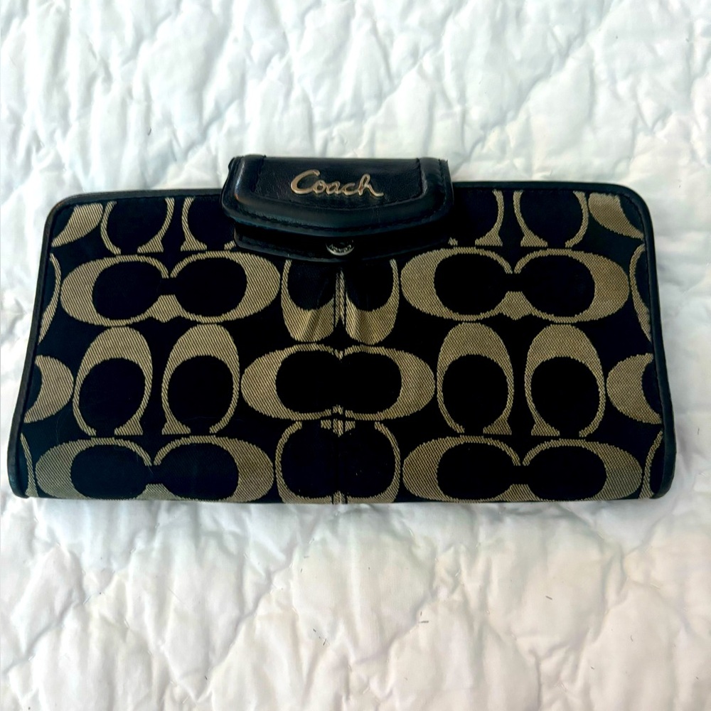 Coach Signature Black and Tan Continental Wallet